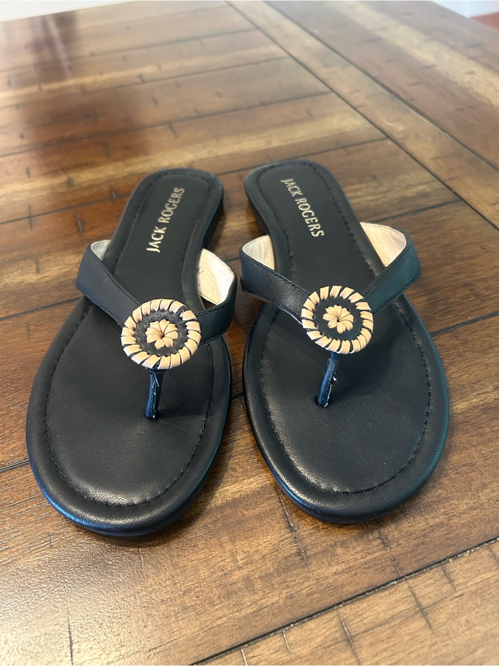 Jack Rogers Black Leather Thong Sandals with Woven Medallion Size 9.5